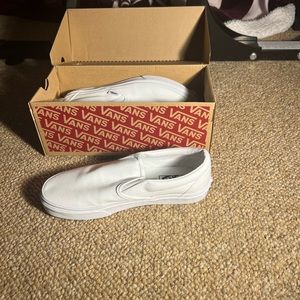 Vans Off the Wall!!!! White basic slip on vans, size 9 in womens